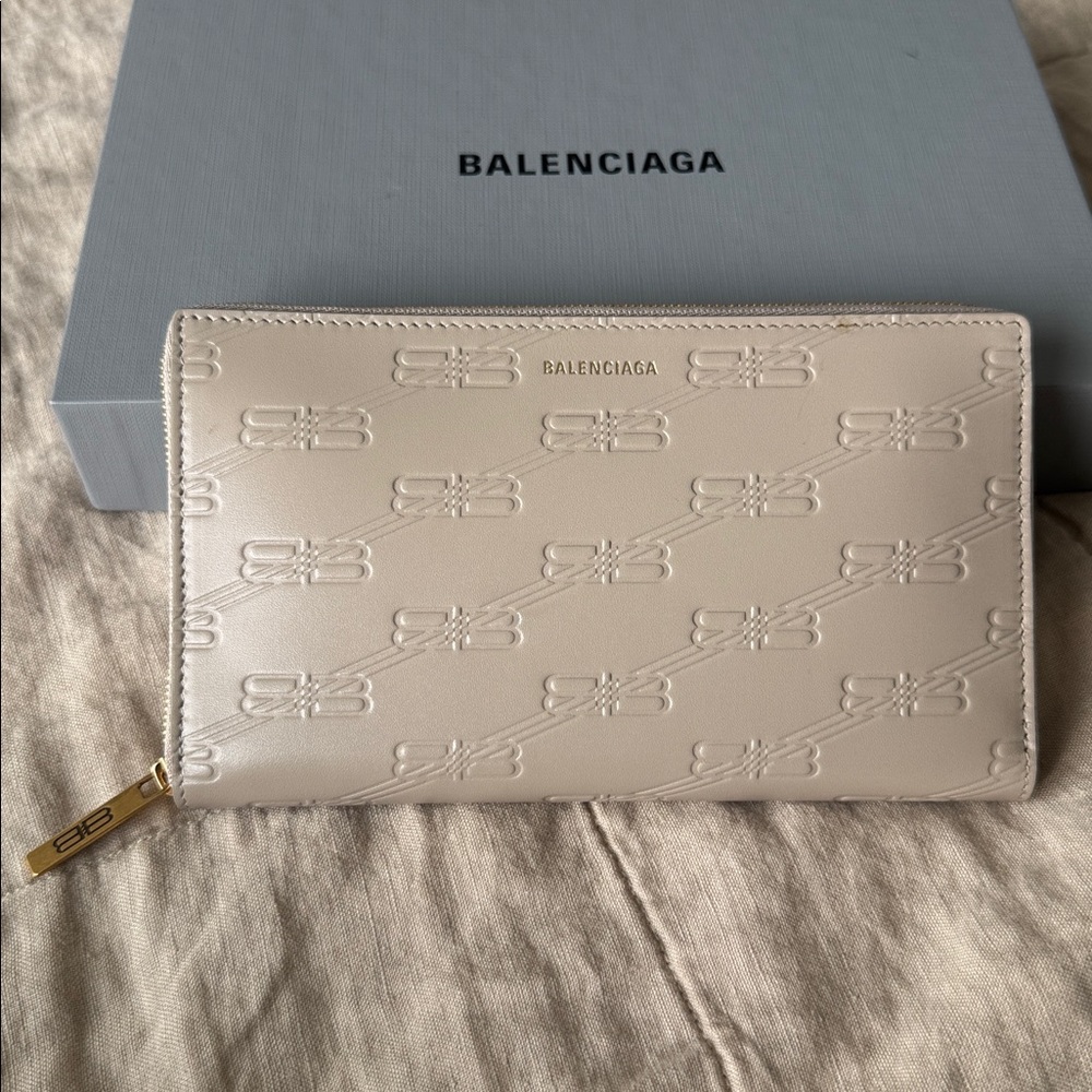 BALENCIAGA Beige leather wallet with embossed logo monogram-NWT